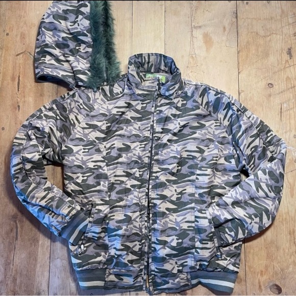 Camo Hooded Jacket - Picture 10 of 14